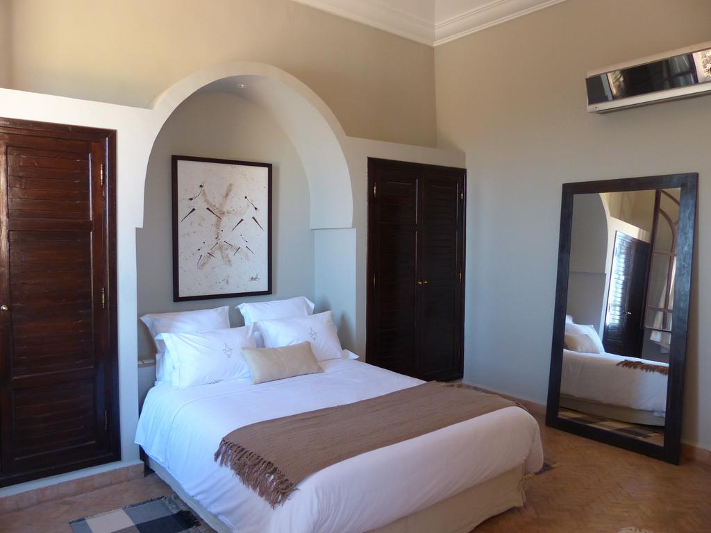 Le Cazar Hotel El Ain Exterior photo