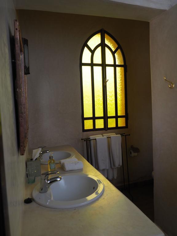 Le Cazar Hotel El Ain Exterior photo